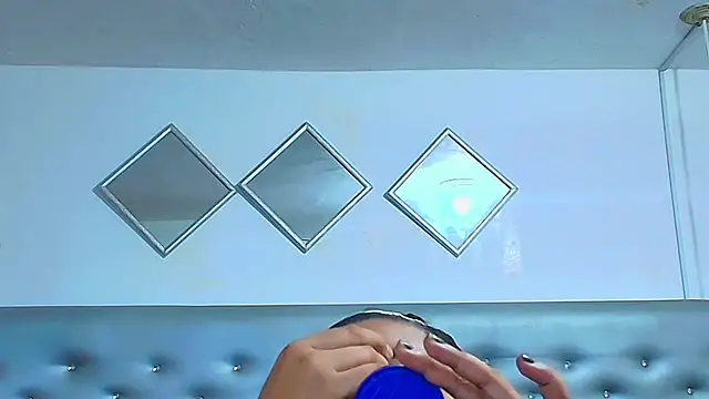 EileenBenzon online show from November 6, 2025, 2:40 pm