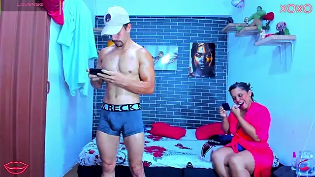 Snapshot of alessandro27yleonora chatting on October 9, 2025, 11:19 am alessandro27yleonora online show from October 9, 2025, 11:19 am