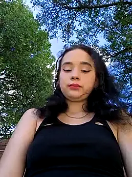 Snapshot of sweet_outdoor_charm chatting on November 1, 2025, 7:49 pm sweet outdoor charm online show from November 1, 2025, 7:49 pm