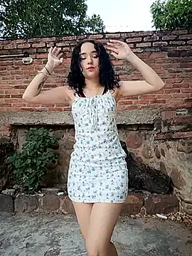 Snapshot of sweet_outdoor_charm chatting on November 27, 2025, 8:11 pm sweet outdoor charm online show from November 27, 2025, 8:11 pm