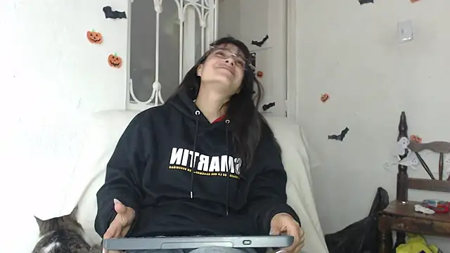 skinny sweet2411 online show from November 5, 2025, 11:49 pm