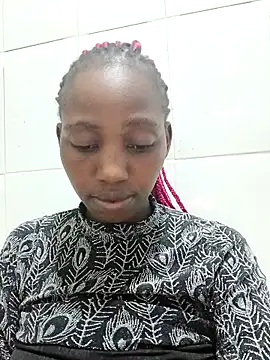 Snapshot of Beee25 chatting on December 2, 2025, 8:26 pm Beee25 online show from December 2, 2025, 8:26 pm