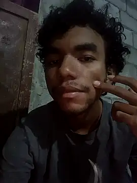 Snapshot of Reynold2608 chatting on September 29, 2025, 1:44 am Reynold2608 online show from September 29, 2025, 1:44 am