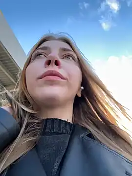 Snapshot of Sunny___Bunny chatting on October 22, 2025, 12:05 pm Sunny Bunny online show from October 22, 2025, 12:05 pm