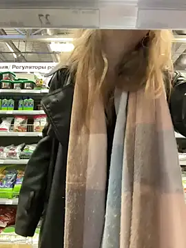 Snapshot of Sunny___Bunny chatting on November 16, 2025, 6:41 am Sunny Bunny online show from November 16, 2025, 6:41 am