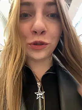 Snapshot of Sunny___Bunny chatting on December 2, 2025, 10:09 am Sunny Bunny online show from December 2, 2025, 10:09 am