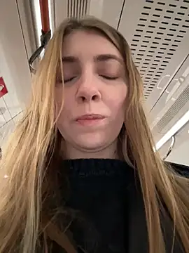 Snapshot of Sunny___Bunny chatting on December 4, 2025, 9:51 am Sunny Bunny online show from December 4, 2025, 9:51 am