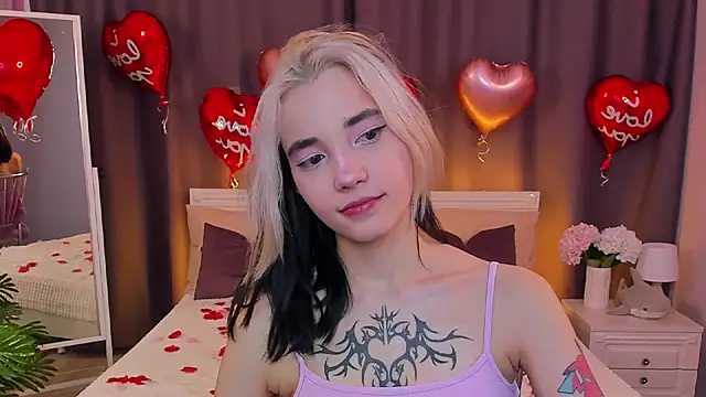 as1an girlfriend online show from February 18, 2025, 1:22 pm