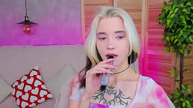 as1an girlfriend online show from February 27, 2025, 10:15 am