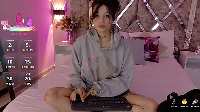 Snapshot of KatherineGomez chatting on October 15, 2025, 2:01 am KatherineGomez online show from October 15, 2025, 2:01 am
