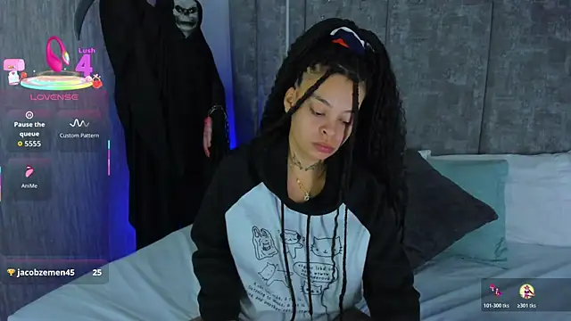 Snapshot of KatherineGomez chatting on October 27, 2025, 9:35 am KatherineGomez online show from October 27, 2025, 9:35 am