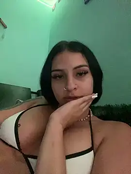 Snapshot of Hilary_pinkk chatting on December 17, 2024, 10:11 pm Hilary pinkk online show from December 17, 2024, 10:11 pm