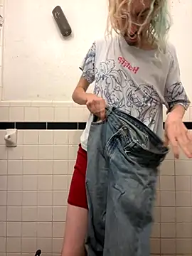 Snapshot of tallnerdyguy chatting on October 6, 2025, 9:23 pm tallnerdyguy online show from October 6, 2025, 9:23 pm