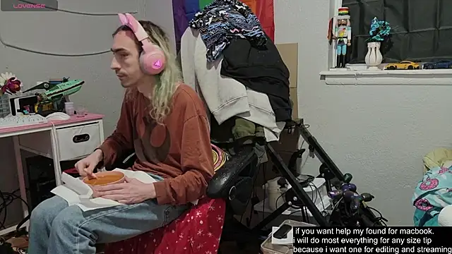 tallnerdyguy online show from December 1, 2025, 4:17 am