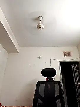 Snapshot of Tisha-01 chatting on September 20, 2025, 3:02 pm Tisha-01 online show from September 20, 2025, 3:02 pm