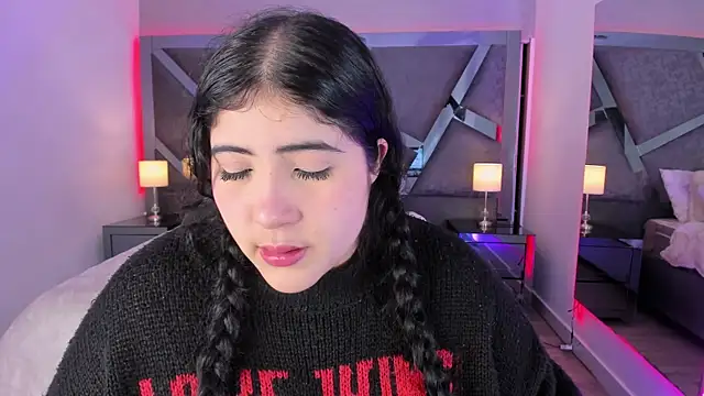 AmberiniHoffman online show from February 11, 2025, 6:11 pm