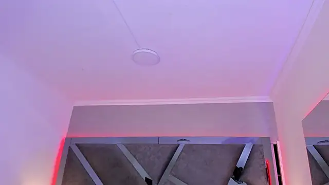 AmberiniHoffman online show from March 5, 2025, 11:49 am