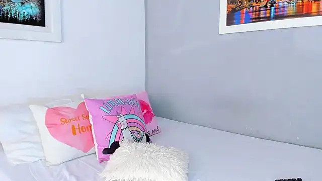 naughtyloverss online show from February 16, 2025, 2:54 pm