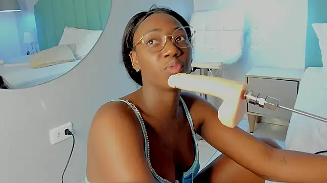 Khenta Michells online show from February 27, 2025, 4:21 pm