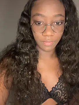 Khenta Michells online show from November 17, 2025, 11:05 am