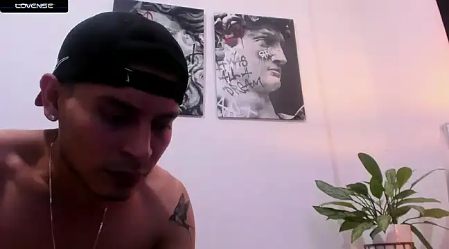 Snapshot of CruzVega chatting on January 23, 2025, 12:25 am CruzVega online show from January 23, 2025, 12:25 am
