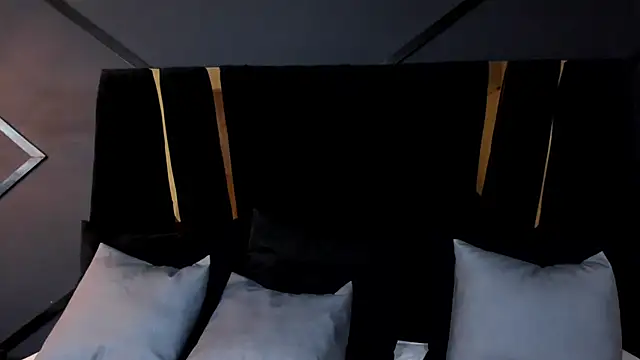 Snapshot of julieta_jewel chatting on February 19, 2025, 12:33 pm julieta jewel online show from February 19, 2025, 12:33 pm