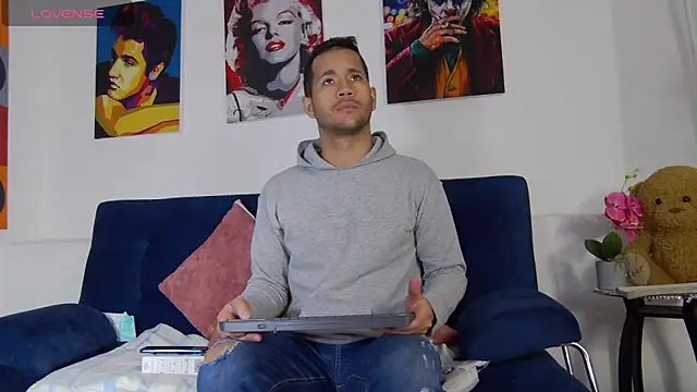 Snapshot of zaid_lion chatting on February 5, 2025, 12:06 pm zaid lion online show from February 5, 2025, 12:06 pm