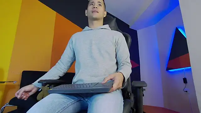 Snapshot of zaid_lion chatting on February 17, 2025, 12:16 pm zaid lion online show from February 17, 2025, 12:16 pm