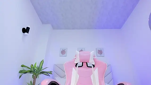 Brittany cute18 online show from January 21, 2025, 2:05 pm