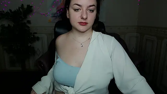 Snapshot of Helen_Elliot chatting on December 20, 2024, 7:01 am Helen Elliot online show from December 20, 2024, 7:01 am