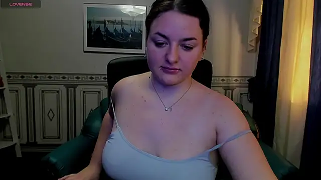 Snapshot of Helen_Elliot chatting on December 31, 2024, 10:15 am Helen Elliot online show from December 31, 2024, 10:15 am