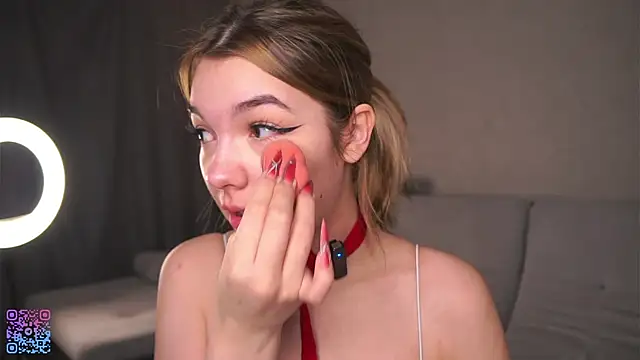 Snapshot of VeronaAppleberry chatting on March 7, 2025, 1:31 am VeronaAppleberry online show from March 7, 2025, 1:31 am