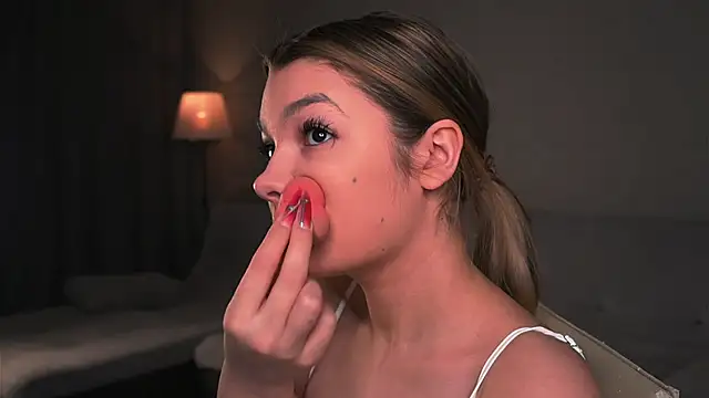 Snapshot of VeronaAppleberry chatting on March 21, 2025, 1:24 am VeronaAppleberry online show from March 21, 2025, 1:24 am