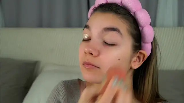 Snapshot of VeronaAppleberry chatting on October 22, 2025, 11:32 am VeronaAppleberry online show from October 22, 2025, 11:32 am