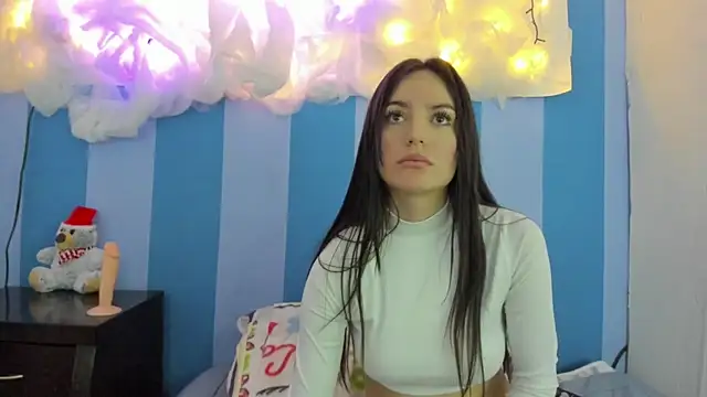 Snapshot of britny_clouds chatting on December 8, 2024, 9:41 pm britny clouds online show from December 8, 2024, 9:41 pm