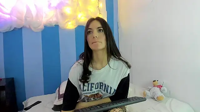 Snapshot of britny_clouds chatting on December 30, 2024, 3:35 pm britny clouds online show from December 30, 2024, 3:35 pm