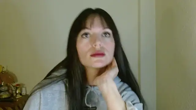 Snapshot of britny_clouds chatting on November 28, 2025, 9:28 pm britny clouds online show from November 28, 2025, 9:28 pm