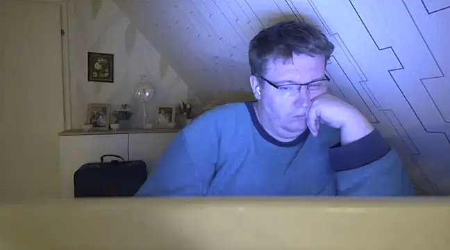 Snapshot of der_alex38 chatting on February 9, 2025, 10:32 pm der alex38 online show from February 9, 2025, 10:32 pm