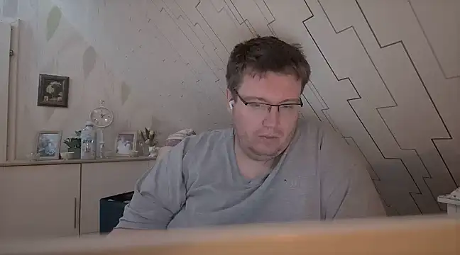 Snapshot of der_alex38 chatting on February 11, 2025, 10:18 pm der alex38 online show from February 11, 2025, 10:18 pm