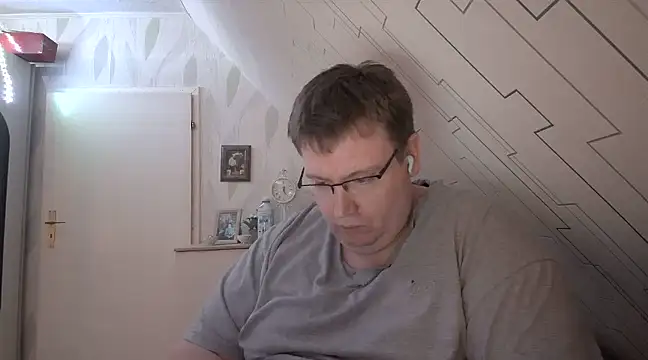 Snapshot of der_alex38 chatting on February 13, 2025, 10:33 pm der alex38 online show from February 13, 2025, 10:33 pm