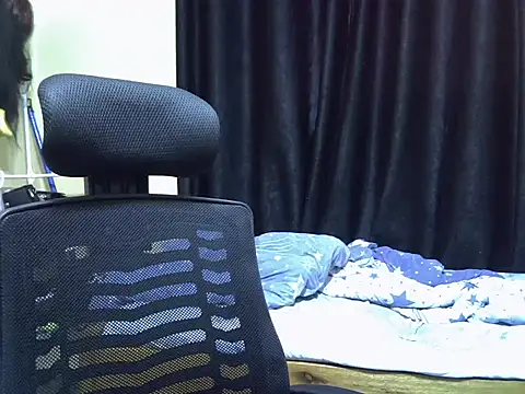 Horny-slut  online show from October 28, 2025, 11:36 am