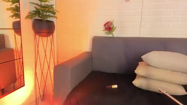 Snapshot of karina_gomez_18 chatting on September 24, 2025, 11:24 am karina gomez 18 online show from September 24, 2025, 11:24 am