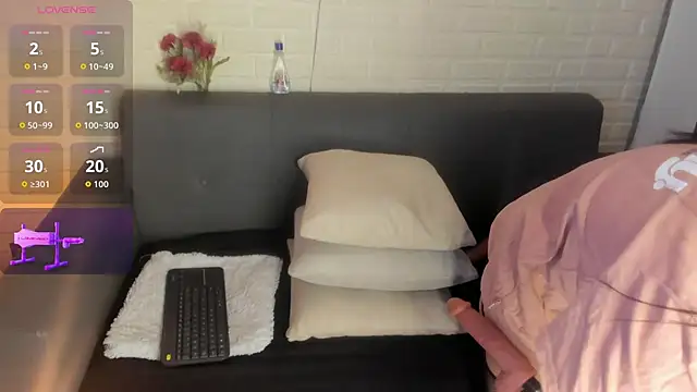 Snapshot of karina_gomez_18 chatting on October 2, 2025, 11:28 am karina gomez 18 online show from October 2, 2025, 11:28 am