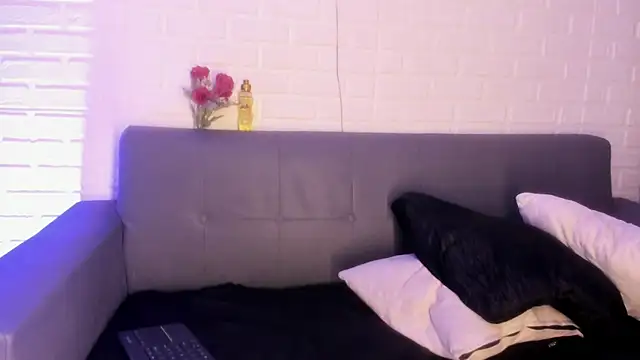 Snapshot of karina_gomez_18 chatting on October 28, 2025, 11:36 am karina gomez 18 online show from October 28, 2025, 11:36 am