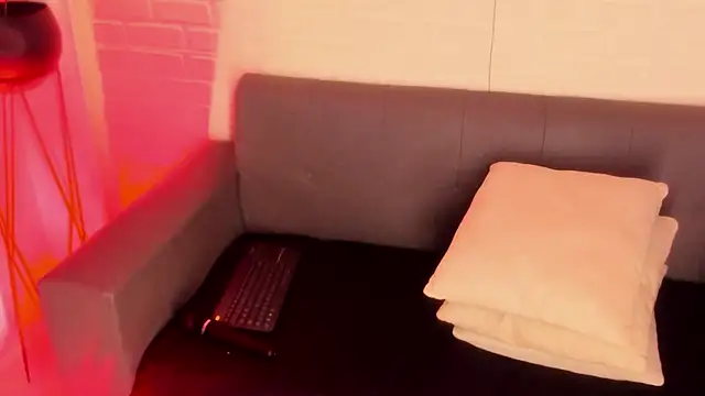 Snapshot of karina_gomez_18 chatting on November 28, 2025, 11:24 am karina gomez 18 online show from November 28, 2025, 11:24 am