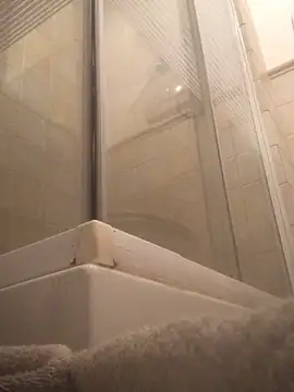 Snapshot of FrettedLodine chatting on November 23, 2025, 12:43 am FrettedLodine online show from November 23, 2025, 12:43 am