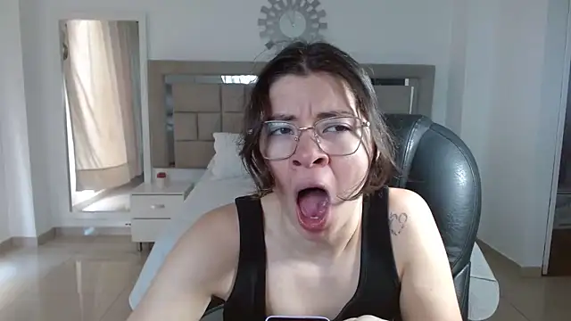 Snapshot of zoecruzz chatting on October 24, 2025, 3:08 pm zoecruzz online show from October 24, 2025, 3:08 pm