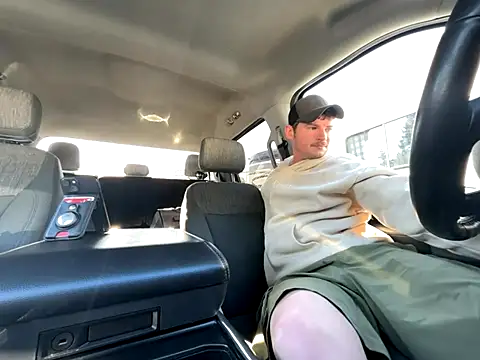 Snapshot of skittlez82 chatting on October 13, 2025, 5:57 pm skittlez82 online show from October 13, 2025, 5:57 pm