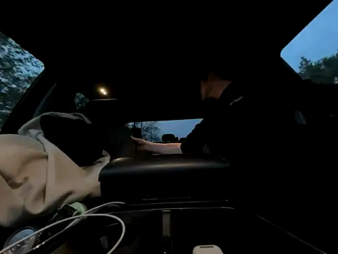 Snapshot of skittlez82 chatting on October 24, 2025, 1:24 am skittlez82 online show from October 24, 2025, 1:24 am