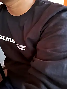 Snapshot of manoj_master chatting on December 4, 2025, 7:39 am manoj master online show from December 4, 2025, 7:39 am